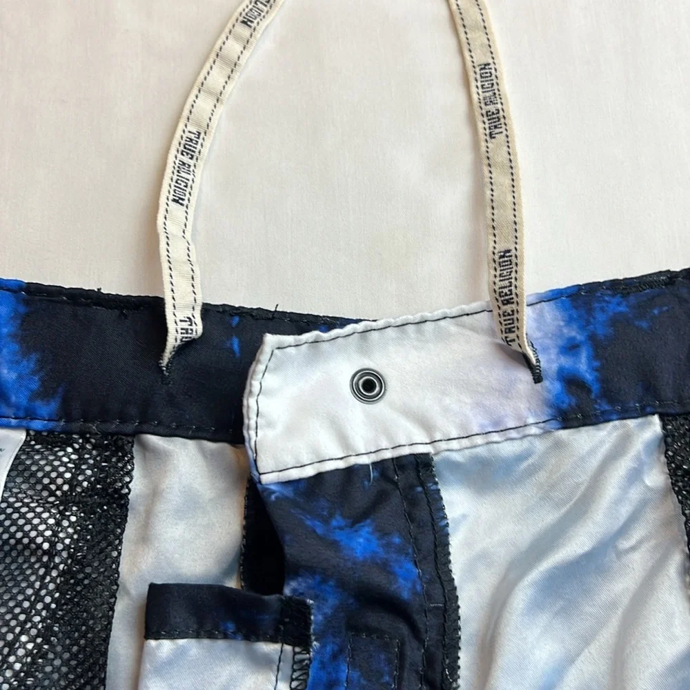 True Religion Swimwear Mens Size 42 Camo Blue Black Board Shorts